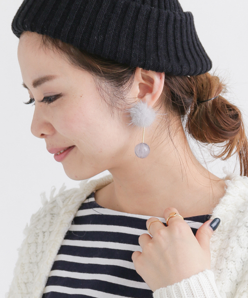 URBAN RESEARCH Sonny Label（アーバンリサーチサニーレーベル）の「ミンクファー×バーピアス（ピアス（両耳用）・レディース・ベージュ/グレー/カーキ・ONE）」の2枚目の写真