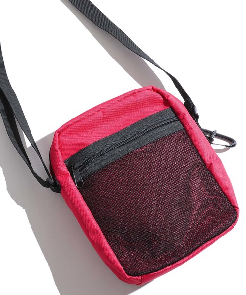 WEGO(ウィゴー)の「WEGO/メッシュポケットスクエアショルダーバッグ(ショルダーバッグ・メンズ・ブラック/レッド/その他1・FREE)」の1枚目の写真
