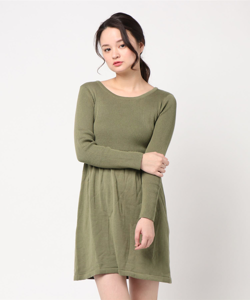 GeeRA(ジーラ)の「バックリボンデザインニットワンピース(ワンピース・レディース・カーキ・SMALL/MEDIUM/LARGE)」の4枚目の写真