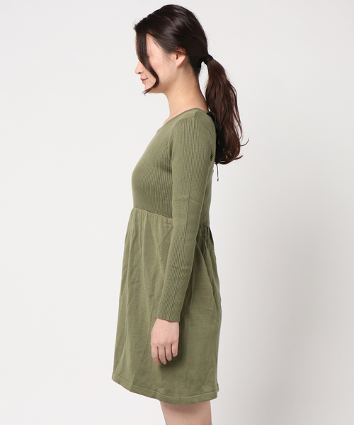GeeRA(ジーラ)の「バックリボンデザインニットワンピース(ワンピース・レディース・カーキ・SMALL/MEDIUM/LARGE)」の3枚目の写真