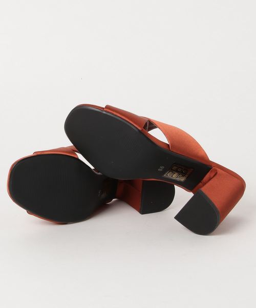 Banner Barrett(バナーバレット)の「【SENSO】 SATIN SANDAL/サテンサンダル(サンダル・レディース・ブラック/ベージュ・37/36)」の3枚目の写真