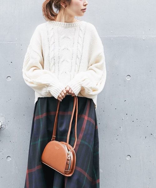 natural couture(ナチュラルクチュール)の「ざっくりケーブルニット(ニット/セーター・レディース・アイボリー/グレイッシュベージュ/パープル・FREE)」の1枚目の写真