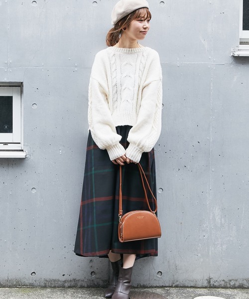 natural couture(ナチュラルクチュール)の「ざっくりケーブルニット(ニット/セーター・レディース・アイボリー/グレイッシュベージュ/パープル・FREE)」の4枚目の写真