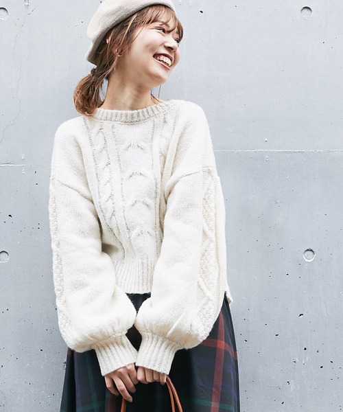natural couture(ナチュラルクチュール)の「ざっくりケーブルニット(ニット/セーター・レディース・アイボリー/グレイッシュベージュ/パープル・FREE)」の5枚目の写真
