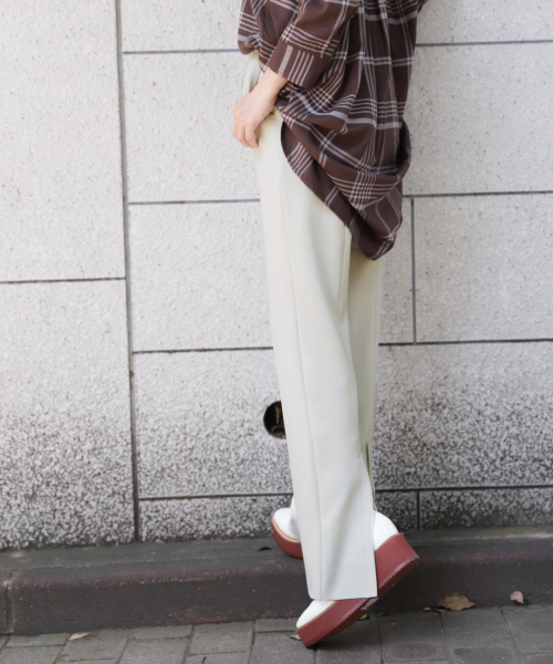 LOWRYS FARM（ローリーズファーム）の「ポンチバックスリットパンツ　848388（その他パンツ・レディース・ブラック/ブラウン/アイボリー・FREE）」の14枚目の写真