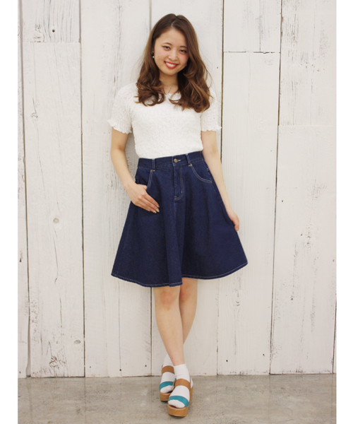 Chico（チコ）の「デニムフレアスカート（スカート・レディース・ネイビー/オフホワイト・FREE）」の6枚目の写真