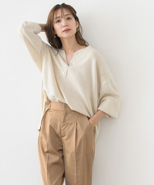 Pierrot(ピエロ)の「ヘンリーネックニット(ニット/セーター・レディース・ブラック/アイボリー/キャメル・M)」の18枚目の写真