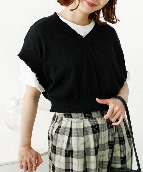 SLURR（スラ―）の「Vネックショート再生ポリエステルビスチェ風ベスト（ベスト・レディース・ブラック/アイボリー/ミント/ベージュ/チョコ・FREE）」の3枚目の写真