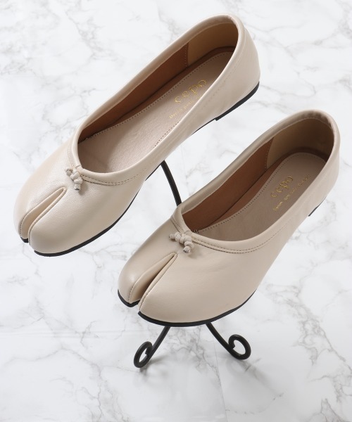 cepo(セポ)の「フラット タビパンプス(パンプス・レディース・オフホワイト/ブラウン・L/M)」の3枚目の写真