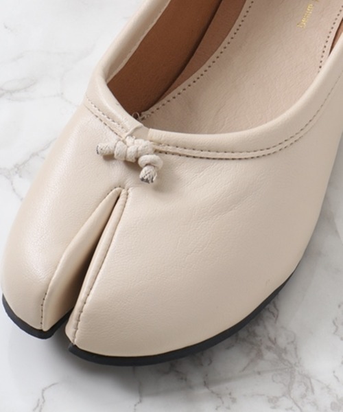 cepo(セポ)の「フラット タビパンプス(パンプス・レディース・オフホワイト/ブラウン・L/M)」の5枚目の写真