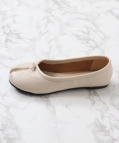 cepo(セポ)の「フラット タビパンプス(パンプス・レディース・オフホワイト/ブラウン・L/M)」の8枚目の写真