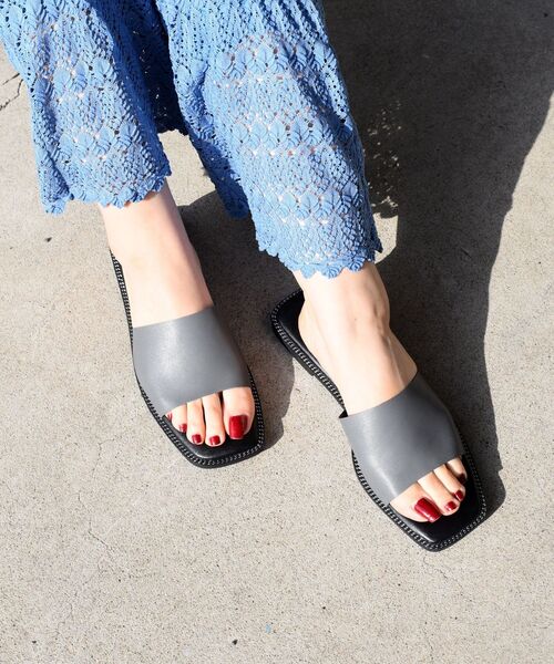 SHIPS（シップス）の「【WEB限定】チェーンサンダル 22.5~25◆（サンダル・レディース・ブラック/ダークグレー/ブラウン・35/36/37/38）」の18枚目の写真