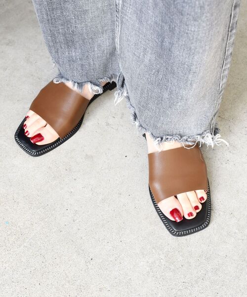 SHIPS（シップス）の「【WEB限定】チェーンサンダル 22.5~25◆（サンダル・レディース・ブラック/ダークグレー/ブラウン・35/36/37/38）」の5枚目の写真