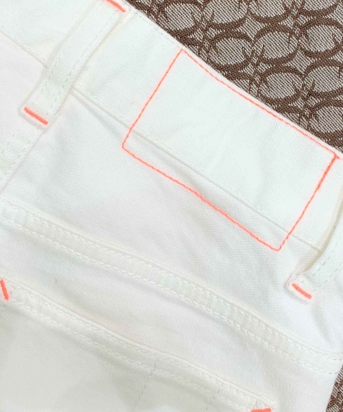 Q（キュー）の「Qgirlホワイトデニム（デニムパンツ・レディース・ホワイト・LARGE/MEDIUM/X-SMALL/SMALL）」の3枚目の写真