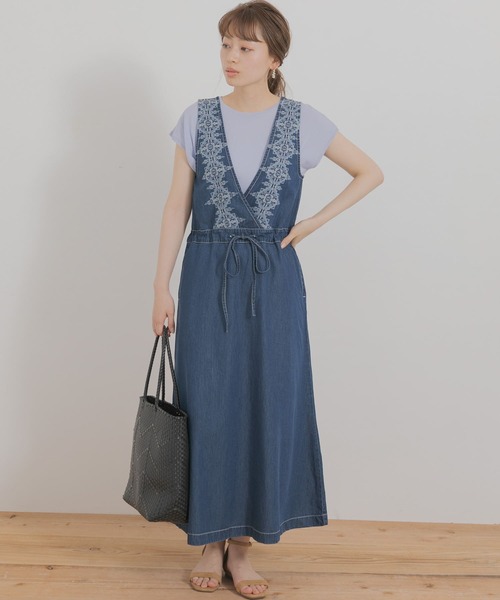 URBAN RESEARCH Sonny Label（アーバンリサーチサニーレーベル）の「クロス刺繍デニムジャンパースカート（ワンピース・レディース・ライトインディゴブルー/インディゴブルー・FREE）」の14枚目の写真