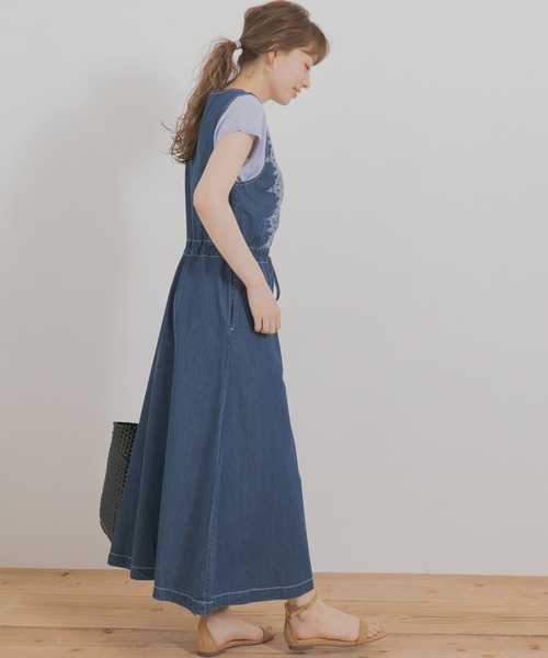 URBAN RESEARCH Sonny Label（アーバンリサーチサニーレーベル）の「クロス刺繍デニムジャンパースカート（ワンピース・レディース・ライトインディゴブルー/インディゴブルー・FREE）」の10枚目の写真