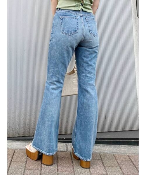 EVRIS（エヴリス）の「ECOフレアデニムパンツ（デニムパンツ・レディース・インディゴブルー/ライトブルー・SMALL/MEDIUM）」の2枚目の写真