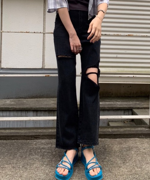 WEGO(ウィゴー)の「WEGO/クラッシュデニムストレートパンツ(デニムパンツ・レディース・ホワイト/ブラック/インディゴブルー/ライトインディゴブルー・SMALL/MEDIUM)」の2枚目の写真