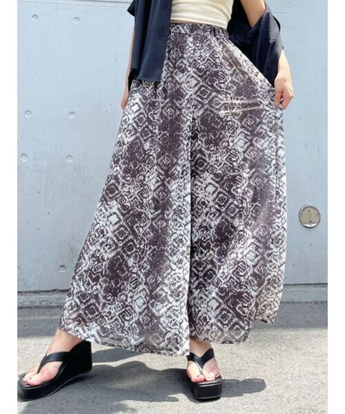 EVRIS(エヴリス)の「シアーワイドイージーパンツ(スラックス・レディース・ブラック/ベージュ/その他1/ブラウン・FREE)」の4枚目の写真