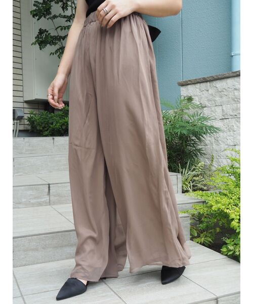 EVRIS(エヴリス)の「シアーワイドイージーパンツ(スラックス・レディース・ブラック/ベージュ/その他1/ブラウン・FREE)」の1枚目の写真