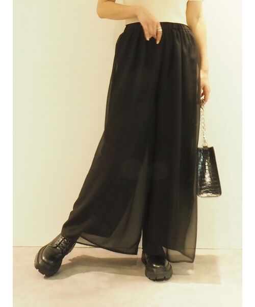 EVRIS(エヴリス)の「シアーワイドイージーパンツ(スラックス・レディース・ブラック/ベージュ/その他1/ブラウン・FREE)」の2枚目の写真