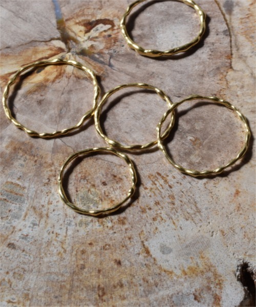 ombre bijoux（オンブルビジュー）の「【ombre bijoux/オンブル ビジュー】アンニュイリング(K18gp)（リング・レディース・ゴールド・#12/#9/#11/#13/#21/#7/#3/#17/#19/#15/#5）」の2枚目の写真