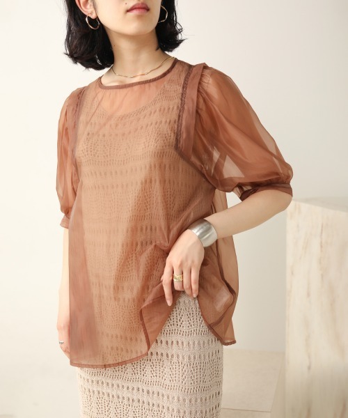 Bab(バブ)の「【WEB限定】ボリュームスリーブシアートップス(シャツ/ブラウス・レディース・ベージュ/ブラウン/グレー・38)」の2枚目の写真