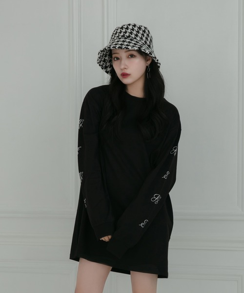 ANDGEEBEE（アンジービー）の「【UNISEX】ロゴスリーブロンT（Tシャツ/カットソー・レディース・ブラック/ホワイト・MEDIUM）」の16枚目の写真