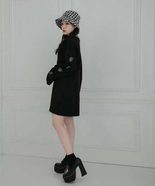 ANDGEEBEE（アンジービー）の「【UNISEX】ロゴスリーブロンT（Tシャツ/カットソー・レディース・ブラック/ホワイト・MEDIUM）」の18枚目の写真