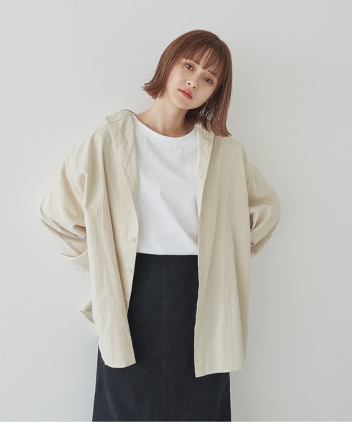 flaner(フラネ)の「ルーズバンドカラーシャツ(シャツ/ブラウス・レディース・ホワイト/ベージュ・FREE)」の1枚目の写真