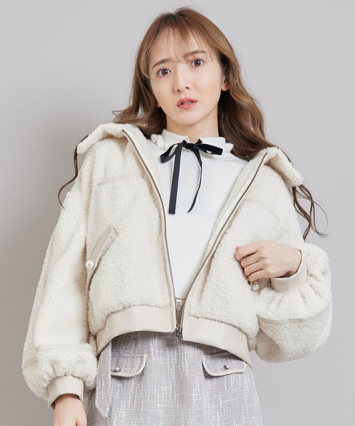 TITTY&CO.(ティティーアンドコー)の「レザーパイピングボアブルゾン(ブルゾン・レディース・オフホワイト/ブラック/モカ・FREE)」の2枚目の写真