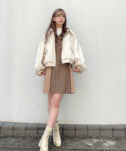 TITTY&CO.(ティティーアンドコー)の「レザーパイピングボアブルゾン(ブルゾン・レディース・オフホワイト/ブラック/モカ・FREE)」の19枚目の写真