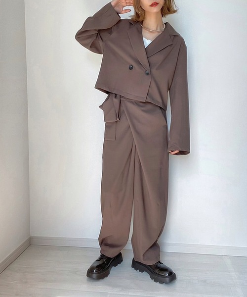 junoah（ジュノア）の「ショート丈ジャケットラップパンツセットアップ