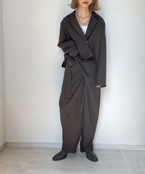 junoah（ジュノア）の「ショート丈ジャケットラップパンツセットアップ