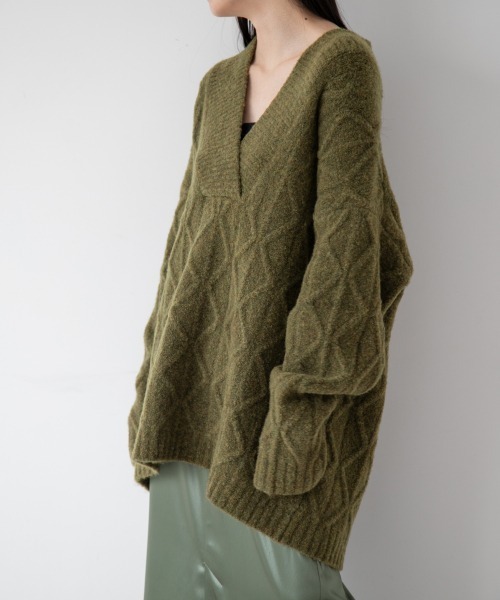 yuw（ユウ）の「BLUCLE CABLE PULLOVER　217876（ニット/セーター・レディース・ブラック/ブラウン/グリーン/ブルー・FREE）」の3枚目の写真