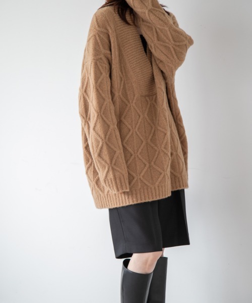 yuw（ユウ）の「BLUCLE CABLE PULLOVER　217876（ニット/セーター・レディース・ブラック/ブラウン/グリーン/ブルー・FREE）」の8枚目の写真