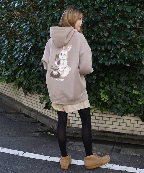 MILKFED.(ミルクフェド)の「RABBIT BIG SWEAT HOODIE(パーカー・レディース・ブラック/ベージュ/オフホワイト・ONE SIZE)」の13枚目の写真