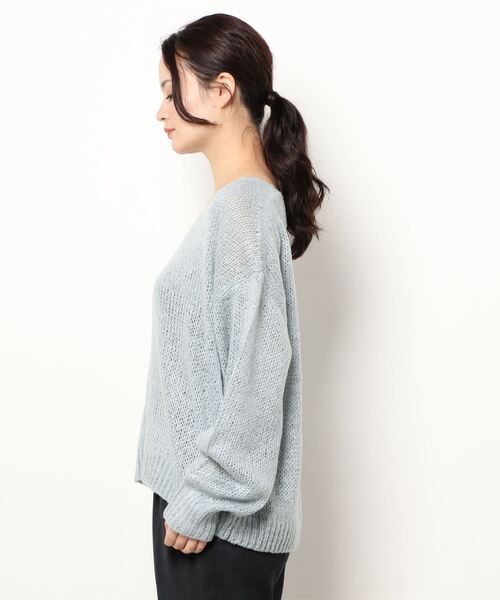 BONbazaar（ボンバザール）の「★OT★【ZOZO限定】シアー天竺Vネックニット（ニット/セーター・レディース・ブルー/ブルー系その他/サーモンピンク・FREE）」の4枚目の写真