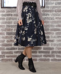 ベルト付き花柄フレアスカート