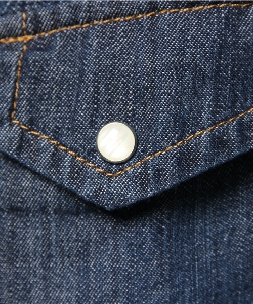 WEGO(ウィゴー)の「WEGO/デニムウエスタンシャツ(シャツ/ブラウス・メンズ・ダークインディゴブルー/ライトインディゴブルー/ブルー・MEDIUM/LARGE)」の13枚目の写真