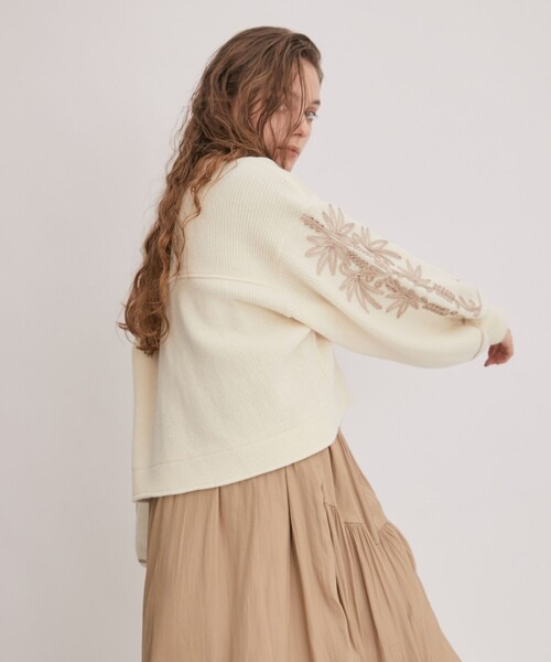 LOKITHO（ロキト）の「【LOKITHO(ロキト)】《STUDIOUS別注》コードエンブロイダリーニットカーディガン（カーディガン/ボレロ・レディース・ブラック/グレー/アイボリー・2）」の5枚目の写真