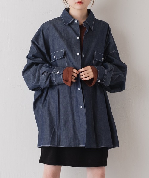 WHIMSIC（ウィムジック）の「【WHIMSIC】デニムビッグワークシャツ（シャツ/ブラウス・レディース・ネイビー/ホワイト・FREE）」の2枚目の写真