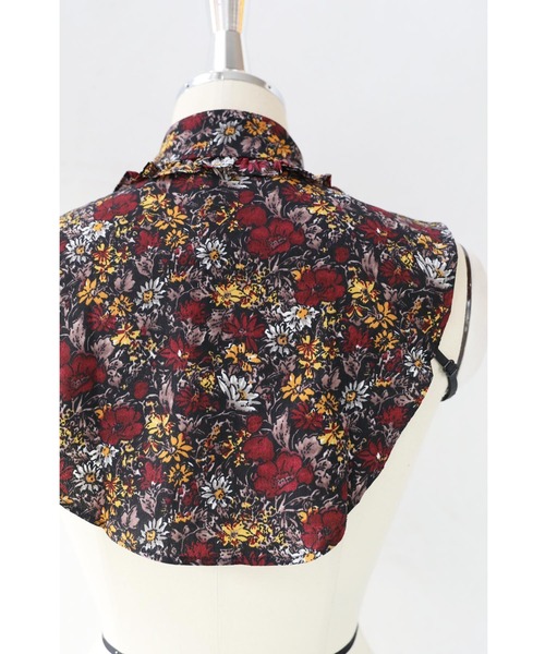 cawaii(カワイイ)の「いつもの服が変わる。鮮やかな花画付け襟(付け襟・レディース・レッド・FREE)」の6枚目の写真