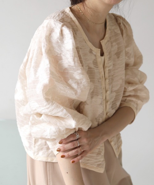 Bab（バブ）の「シアーフラワージャケット（ノーカラージャケット・レディース・ブラック/イエロー/ホワイト系その他・M）」の2枚目の写真