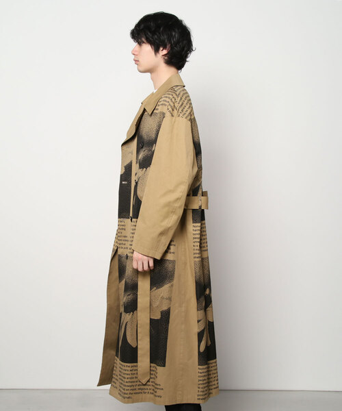 MR.GENTLEMAN(ミスタージェントルマン)の「GRAPHIC LONG TRENCH COAT(トレンチコート・メンズ・ベージュ・MEDIUM)」の5枚目の写真