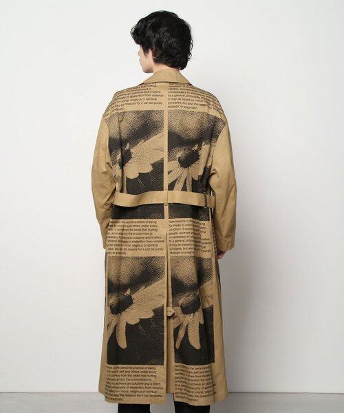 MR.GENTLEMAN(ミスタージェントルマン)の「GRAPHIC LONG TRENCH COAT(トレンチコート・メンズ・ベージュ・MEDIUM)」の7枚目の写真