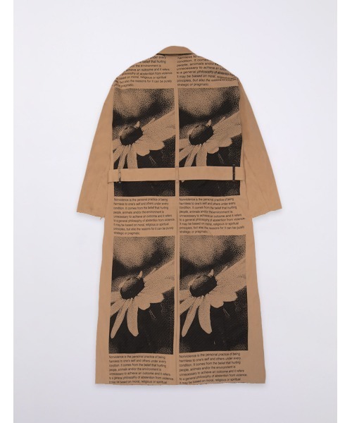 MR.GENTLEMAN(ミスタージェントルマン)の「GRAPHIC LONG TRENCH COAT(トレンチコート・メンズ・ベージュ・MEDIUM)」の2枚目の写真