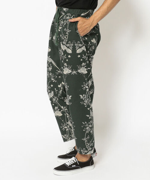 BOHEMIANS（ボヘミアンズ）の「BOHEMIANS/ボヘミアンズ　NIGHTINGALE GG LOOSE PANTS　ナイチンゲールルーズパンツ（その他パンツ・メンズ・ダークグリーン・MEDIUM）」の2枚目の写真