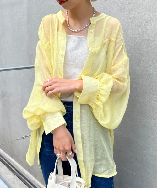 CIAOPANIC（チャオパニック）の「春夏に欠かせない、ラメシアーバンドカラーシャツ（シャツ/ブラウス・レディース・アイボリー/サックスブルー/イエロー/ピンク・FREE）」の3枚目の写真