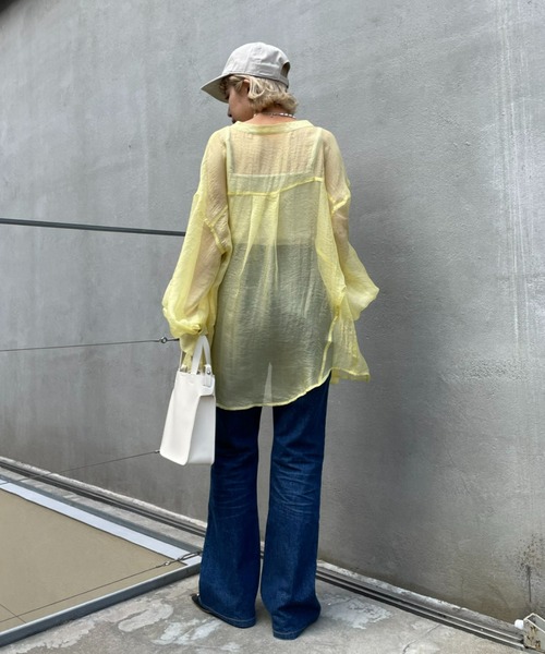 CIAOPANIC（チャオパニック）の「春夏に欠かせない、ラメシアーバンドカラーシャツ（シャツ/ブラウス・レディース・アイボリー/サックスブルー/イエロー/ピンク・FREE）」の15枚目の写真